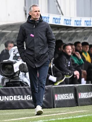 30 03 2025 Soccer Season 2024 2025 2 Soccer Bundesliga 27 Matchday SpVgg Greuther Fürth Kleeblatt FC Schalke 04 S04 Sportfoto Zink xwoxzix DFL regulations prohibit any use of photographs as image sequences and or quasi video only for editorial use Kees van Wonderen Trainer FC Schalke 04 S04