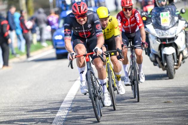 Gent - Wevelgem in Flanders Fields 2025 WEVELGEM, BELGIUM - MARCH 30 : Haller Marco (AUT) of Tudor Pro Cycling Team, Campenaerts Victor (BEL) of Team Visma I Lease a Bike, Livyns Arjen (BEL) of Lotto in action pictured during 87th edition of the UCI World Tour Gent - Wevelgem in Flanders Fields cycling race for Men Elite with start in Ieper and finish in Wevelgem after 250 km on March 30, 2025 in Wevelgem, Belgium, 30 03 2025 ( Motordriver Guy De Vuyst - Wevelgem Belgium  Copyright: xNicoxVereeckenx