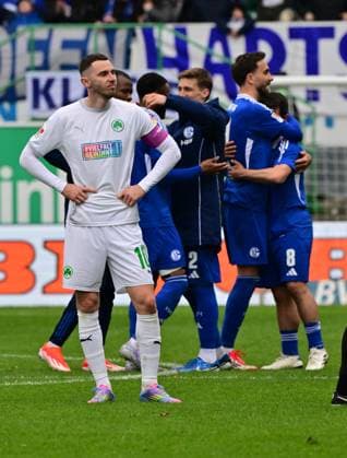 30 03 2025 Soccer Season 2024 2025 2 Soccer Bundesliga 27 Matchday SpVgg Greuther Fürth Kleeblatt FC Schalke 04 S04 Sportfoto Zink MeZi xmexzix DFL regulations prohibit any use of photographs as image sequences and or quasi video only for editorial use Branimir Hrgota 10, SpVgg Greuther Fürth disappointed Disappointment after the end of the match