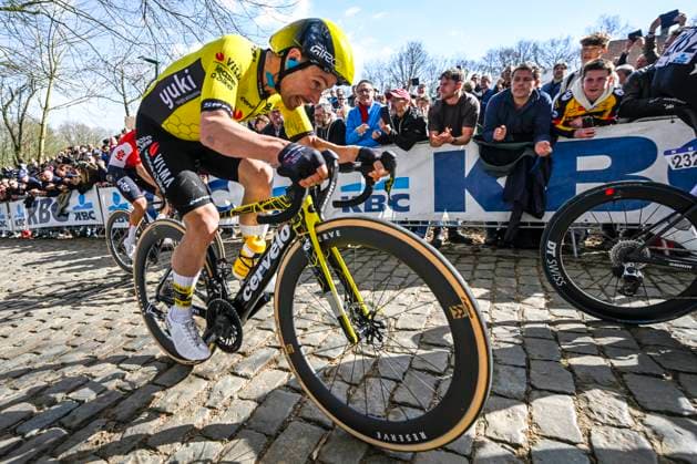Gent - Wevelgem in Flanders Fields 2025 WEVELGEM, BELGIUM - MARCH 30 : Campenaerts Victor (BEL) of Team Visma I Lease a Bike in action pictured during 87th edition of the UCI World Tour Gent - Wevelgem in Flanders Fields cycling race for Men Elite with start in Ieper and finish in Wevelgem after 250 km on March 30, 2025 in Wevelgem, Belgium, 30 03 2025 ( Motordriver Guy De Vuyst - Wevelgem Belgium  Copyright: xNicoxVereeckenx
