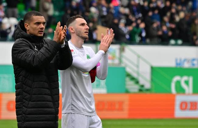 30 03 2025 Soccer Season 2024 2025 2 Soccer Bundesliga 27 Matchday SpVgg Greuther Fürth Kleeblatt FC Schalke 04 S04 Sportfoto Zink MeZi xmexzix DFL regulations prohibit any use of photographs as image sequences and or quasi video only for editorial use Maximilian Solomon Dietz 33, SpVgg Greuther Fürth Branimir Hrgota 10, SpVgg Greuther Fürth disappointed Disappointment after the end of the match