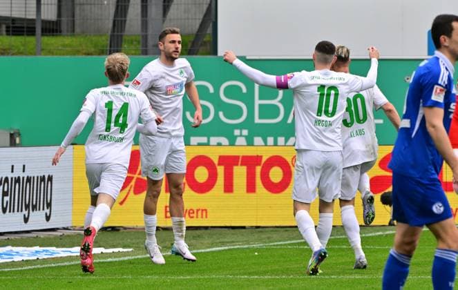30 03 2025 Soccer Season 2024 2025 2 Soccer Bundesliga 27 Matchday SpVgg Greuther Fürth Kleeblatt FC Schalke 04 S04 Sportfoto Zink MeZi xmexzix DFL regulations prohibit any use of photographs as image sequences and or quasi video only for editorial use Torjubel Jubel Freude nach Treffer Torschuß zum 3 1 durch Dennis Srbeny 7, SpVgg Greuther Fürth