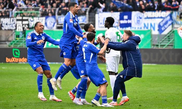 30 03 2025 Soccer season 2024 2025 2 Soccer Bundesliga 27 Matchday SpVgg Greuther Fürth Kleeblatt FC Schalke 04 S04 Sportfoto Zink xwoxzix DFL regulations prohibit any use of photographs as image sequences and or quasi video only for editorial use Torjubel Jubel nach Treffer Tor Torschuß zum 3 3 durch Moussa Sylla 9, FC Schalke 04 S04