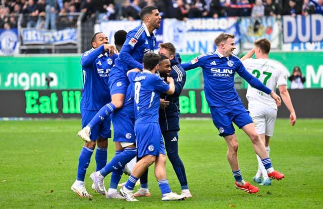 30 03 2025 Soccer season 2024 2025 2 Soccer Bundesliga 27 Matchday SpVgg Greuther Fürth Kleeblatt FC Schalke 04 S04 Sportfoto Zink xwoxzix DFL regulations prohibit any use of photographs as image sequences and or quasi video only for editorial use Torjubel Jubel nach Treffer Tor Torschuß zum 3 3 durch Moussa Sylla 9, FC Schalke 04 S04