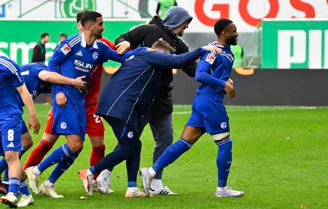 30 03 2025 Soccer season 2024 2025 2 Soccer Bundesliga 27 Matchday SpVgg Greuther Fürth Kleeblatt FC Schalke 04 S04 Sportfoto Zink xwoxzix DFL regulations prohibit any use of photographs as image sequences and or quasi video only for editorial use Torjubel Jubel nach Treffer Tor Torschuß zum 3 3 durch Moussa Sylla 9, FC Schalke 04 S04