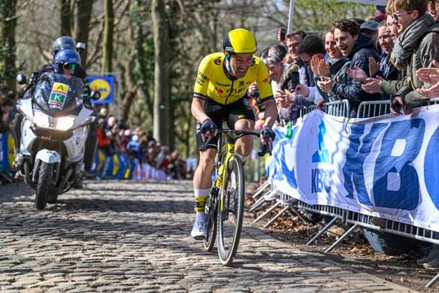 Gent - Wevelgem in Flanders Fields 2025 WEVELGEM, BELGIUM - MARCH 30 : Campenaerts Victor (BEL) of Team Visma I Lease a Bike in action pictured during 87th edition of the UCI World Tour Gent - Wevelgem in Flanders Fields cycling race for Men Elite with start in Ieper and finish in Wevelgem after 250 km on March 30, 2025 in Wevelgem, Belgium, 30 03 2025 ( Motordriver Guy De Vuyst - Wevelgem Belgium  Copyright: xNicoxVereeckenx
