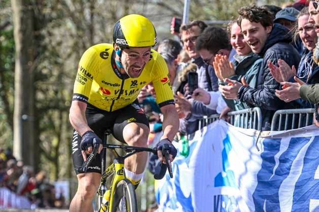 Gent - Wevelgem in Flanders Fields 2025 WEVELGEM, BELGIUM - MARCH 30 : Campenaerts Victor (BEL) of Team Visma I Lease a Bike in action pictured during 87th edition of the UCI World Tour Gent - Wevelgem in Flanders Fields cycling race for Men Elite with start in Ieper and finish in Wevelgem after 250 km on March 30, 2025 in Wevelgem, Belgium, 30 03 2025 ( Motordriver Guy De Vuyst - Wevelgem Belgium  Copyright: xNicoxVereeckenx