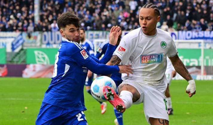 30 03 2025 Soccer Season 2024 2025 2 Soccer Bundesliga 27 Matchday SpVgg Greuther Fürth Kleeblatt FC Schalke 04 S04 Sportfoto Zink MeZi xmexzix DFL regulations prohibit any use of photographs as image sequences and or quasi video only for editorial use Mehmet Can Aydin 23, FC Schalke 04 S04 Roberto Massimo 11, SpVgg Greuther Fürth, rechts