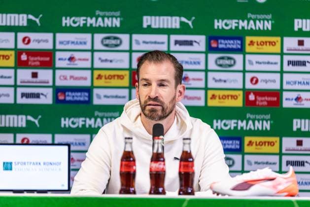 Soccer Men 2 Bundesliga 27 Matchday Season 2024 2025 SpvGG Greuther Fürth vs FC Schalke 04 30 03 2025 Press conference after the match Coach Jan Siewert SpVgg Greuther Fürth DFL regulations prohibit any use of photographs as image sequences and or quasi video Fürth Sportpark Ronhof Thomas Sommer Bayern Germany