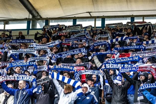 Soccer Men 2 Bundesliga 27 Matchday Season 2024 2025 SpvGG Greuther Fürth vs FC Schalke 04 30 03 2025 The accompanying fans of FC Schalke 04 DFL regulations prohibit any use of photographs as image sequences and or quasi video Fürth Sportpark Ronhof Thomas Sommer Bayern Germany