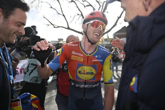 Gent - Wevelgem in Flanders Fields 2025 WEVELGEM, BELGIUM - MARCH 30 : Pedersen Mads (DEN) of Lidl - Trek celebrating his victory pictured during 87th edition of the UCI World Tour Gent - Wevelgem in Flanders Fields cycling race for Men Elite with start in Ieper and finish in Wevelgem after 250 km on March 30, 2025 in Wevelgem, Belgium, 30 03 2025 ( Motordriver Guy De Vuyst - Wevelgem Belgium  Copyright: xNicoxVereeckenx