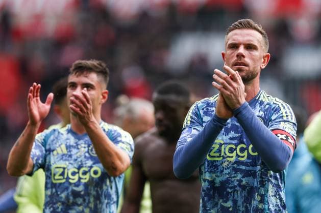2025-03-30 PSV v AFC Ajax - Dutch Eredivisie EINDHOVEN, NETHERLANDS - MARCH 30: Jordan Henderson of AFC Ajax celebrates his sides win during the Dutch Eredivisie match between PSV and AFC Ajax at Philips Stadion on March 30, 2025 in Eindhoven, Netherlands. Eindhoven Philips Stadion Netherlands Content not available for redistribution in The Netherlands directly or indirectly through any third parties. Copyright: xBenxGalx