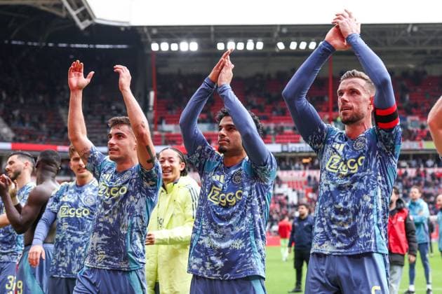 2025-03-30 PSV v AFC Ajax - Dutch Eredivisie EINDHOVEN, NETHERLANDS - MARCH 30: Players of ajax celebrating their sides win, Owen Wijndal of AFC Ajax, Jordan Henderson of AFC Ajax, Lucas Rosa of AFC Ajax during the Dutch Eredivisie match between PSV and AFC Ajax at Philips Stadion on March 30, 2025 in Eindhoven, Netherlands. Eindhoven Philips Stadion Netherlands Content not available for redistribution in The Netherlands directly or indirectly through any third parties. Copyright: xBenxGalx