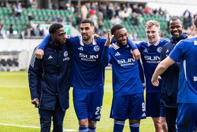 Soccer Men 2 Bundesliga 27 Matchday Season 2024 2025 SpvGG Greuther Fürth vs FC Schalke 04 30 03 2025 12 Malik Talabidi FC Schalke 04 , 25 Aymen Barkok FC Schalke 04 , 9 Mousa Sylla FC Schalke 04 , 5 Derry Murkin FC Schalke 04 after the match DFL regulations prohibit any use of photographs as image sequences and or quasi video Fürth Sportpark Ronhof Thomas Sommer Bayern Germany