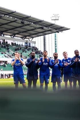 Soccer Men 2 Bundesliga 27 Matchday Season 2024 2025 SpvGG Greuther Fürth vs FC Schalke 04 30 03 2025 6 Ron Schallenberg FC Schalke 04 , 12 Malik Talabidi FC Schalke 04 , 25 Aymen Barkok FC Schalke 04 , 9 Mousa Sylla FC Schalke 04 , 5 Derry Murkin FC Schalke 04 after end of match DFL regulations prohibit any use of photographs as image sequences and or quasi video Fürth Sportpark Ronhof Thomas Sommer Bayern Germany