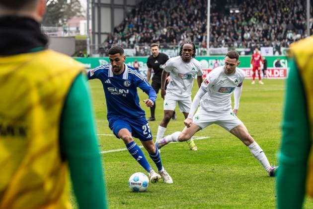 Soccer Men 2 Bundesliga 27 Matchday Season 2024 2025 SpvGG Greuther Fürth vs FC Schalke 04 30 03 2025 25 Aymen Barkok FC Schalke 04 , 10 Branimir Hrgota SpVgg Greuther Fürth DFL regulations prohibit any use of photographs as image sequences and or quasi video Fürth Sportpark Ronhof Thomas Sommer Bayern Germany