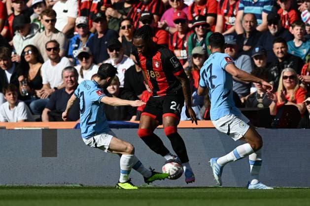 Bournemouth v Manchester City FA Cup 30 03 2025. Quarter Final Antoine Semenyo (24) of AFC Bournemouth battles for possession with Bernardo Silva (20) of Manchester City during the FA Cup quarter final match between Bournemouth and Manchester City at the Vitality Stadium, Bournemouth, England on 30 March 2025. Bournemouth Vitality Stadium Dorset England Editorial use only , Copyright: xGrahamxHuntx PSI-21721-0057