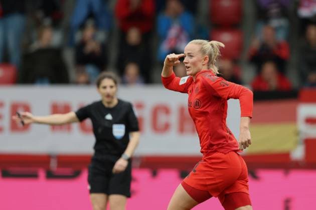 Sport Themen der Woche KW13 Sport Bilder des Tages Bayerns 11 Lea SCHUELLER (SCHÜLLER) jubelt nach ihrem Treffer zum 2:0. Frauenfussball, Muenchen-Leverkusen. Frauen - Fußball - Bundesliga, FC Bayern München - Bayer 04 Leverkusen, 18.Spieltag, Saison 2024-2025, am 30.03.2025 in Muenchen, F C B A Y E R N C A M P U S, Deutschland. Quelle Copyright Credit : Oryk HAIST *** Bayerns 11 Lea SCHUELLER SCHÜLLER celebrates after her goal for 2 0 Womens football, Muenchen Leverkusen Womens soccer Bundesliga, FC Bayern München Bayer 04 Leverkusen, Matchday 18, Season 2024 2025, on 30 03 2025 in Muenchen, F C B A Y E R N C A M P U S, Germany Source Copyright Credit Oryk HAIST xFRAUENFUSSBALL-BAYERN-LEVERKUSENx