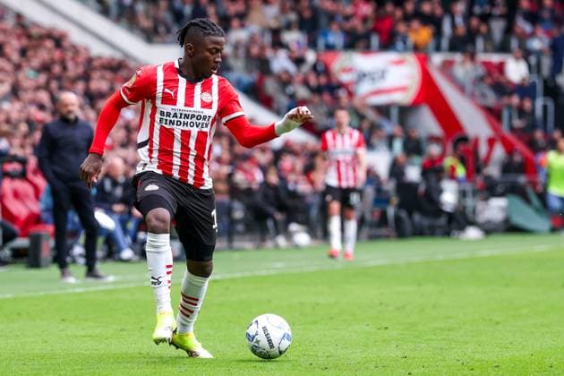 2025-03-30 PSV v AFC Ajax - Dutch Eredivisie EINDHOVEN, NETHERLANDS - MARCH 30: Johan Bakayoko of PSV runs with the ball during the Dutch Eredivisie match between PSV and AFC Ajax at Philips Stadion on March 30, 2025 in Eindhoven, Netherlands. Eindhoven Philips Stadion Netherlands Content not available for redistribution in The Netherlands directly or indirectly through any third parties. Copyright: xPieterxvanxderxWoudex