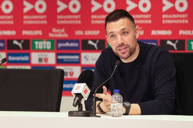 2025-03-30 PSV v AFC Ajax - Dutch Eredivisie EINDHOVEN, NETHERLANDS - MARCH 30: Head Coach Francesco Farioli of AFC Ajax at the press conference, PK, Pressekonferenz after the Dutch Eredivisie match between PSV and AFC Ajax at Philips Stadion on March 30, 2025 in Eindhoven, Netherlands. Eindhoven Philips Stadion Netherlands Content not available for redistribution in The Netherlands directly or indirectly through any third parties. Copyright: xPieterxvanxderxWoudex