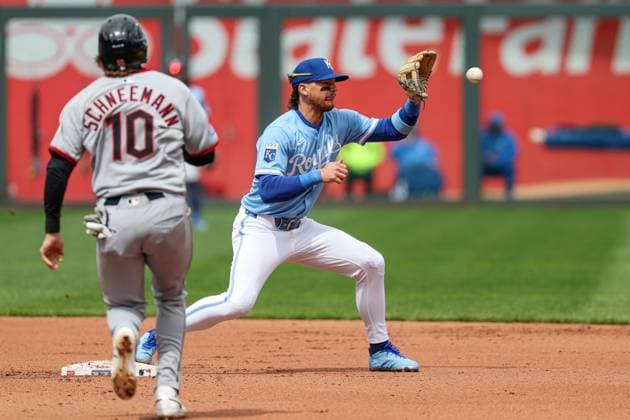 MLB, Baseball Herren, USA 2025: Guardians Vs Royals MAR 30 March 30, 2025: Kansas City Royals shortstop Bobby Witt Jr. (7) makes the play at second base for the out on Cleveland Guardians second baseman Daniel Schneemann (10) during the fourth inning of an MLB baseball game at Kauffman Stadium in Kansas City, MO. David Smith CSM (Credit Image: Â David Smith Cal Media) Kansas City Mo United States of America EDITORIAL USE ONLY Copyright: xx ZUMA-20250330_zma_c04_221.jpg DavidxSmithx csmphotothree371426