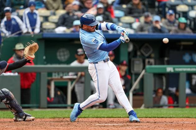 MLB, Baseball Herren, USA 2025: Guardians Vs Royals MAR 30 March 30, 2025: Kansas City Royals shortstop Bobby Witt Jr. (7) hits an RBI single to score Kansas City Royals outfielder Dairon Blanco (44), not shown, during the eighth inning of an MLB baseball game against the Cleveland Guardians at Kauffman Stadium in Kansas City, MO. David Smith CSM (Credit Image: Â David Smith Cal Media) Kansas City Mo United States of America EDITORIAL USE ONLY Copyright: xx ZUMA-20250330_zma_c04_216.jpg DavidxSmithx csmphotothree371431
