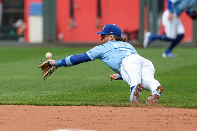 MLB, Baseball Herren, USA 2025: Guardians Vs Royals MAR 30 March 30, 2025: Kansas City Royals shortstop Bobby Witt Jr. (7) can t make the play on a single from Cleveland Guardians left fielder Steven Kwan (38), not shown, during the fifth inning of an MLB baseball game at Kauffman Stadium in Kansas City, MO. David Smith CSM (Credit Image: Â David Smith Cal Media) Kansas City Mo United States of America EDITORIAL USE ONLY Copyright: xx ZUMA-20250330_zma_c04_207.jpg DavidxSmithx csmphotothree371440