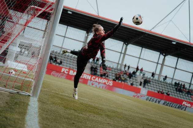 30.03.25, Frauen, Fussball, 1.BL, Saison 2024 2025, Fc Bayern München - Bayer 04 Leverkusen, 18. Spieltag Friederike Repohl 27 von Bayer 04 Leverkusen Torschuss