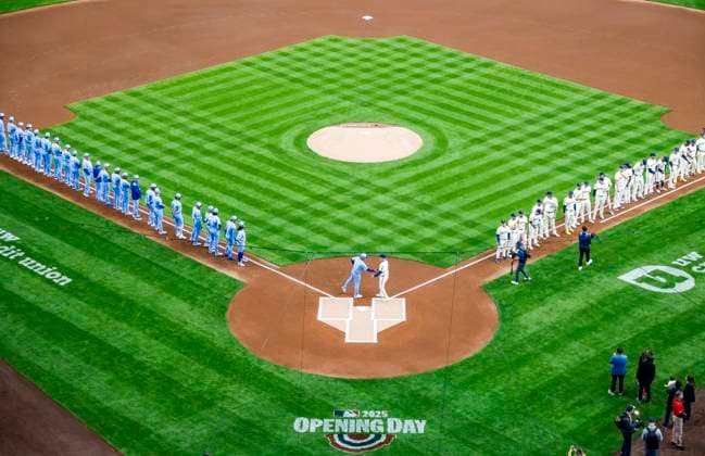 Milwaukee Brewers manager Pat Murphy (R) shakes hands with Kansas City Royals manager Matt Quatraro (L) before the start of the MLB, Baseball Herren, USA baseball game between the Kansas City Royals and the Milwaukee Brewers at American Family Field in Milwaukee, Wisconsin on Monday, March 31, 2025. The game is the Brewers 2025 season home opener.  MIL20250331804 TANNENxMAURY