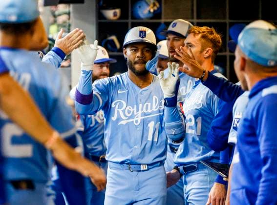 Kansas City Royals third baseman Maikel Garcia celebrates with teammates after hitting a solo home run in the second inning of the MLB, Baseball Herren, USA baseball game between the Kansas City Royals and the Milwaukee Brewers at American Family Field in Milwaukee, Wisconsin on Monday, March 31, 2025. The game is the Brewers 2025 season home opener.  MIL20250331813 TANNENxMAURY