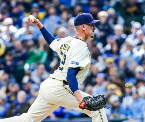 Milwaukee Brewers pitcher Bryan Hudson throws in the fifth inning of the MLB, Baseball Herren, USA baseball game between the Kansas City Royals and the Milwaukee Brewers at American Family Field in Milwaukee, Wisconsin on Monday, March 31, 2025. The game is the Brewers 2025 season home opener.  MIL20250331819 TANNENxMAURY