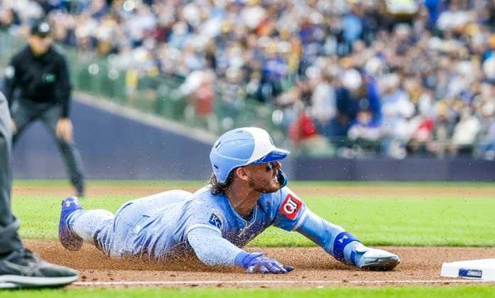 Kansas City Royals shortstop Bobby Witt Jr. steals third base in the fifth inning of the MLB, Baseball Herren, USA baseball game between the Kansas City Royals and the Milwaukee Brewers at American Family Field in Milwaukee, Wisconsin on Monday, March 31, 2025. The game is the Brewers 2025 season home opener.  MIL20250331820 TANNENxMAURY
