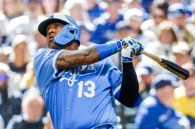 Kansas City Royals catcher Salvador Perez hits a solo home run in the seventh inning of the MLB, Baseball Herren, USA baseball game between the Kansas City Royals and the Milwaukee Brewers at American Family Field in Milwaukee, Wisconsin on Monday, March 31, 2025. The game is the Brewers 2025 season home opener.  MIL20250331824 TANNENxMAURY