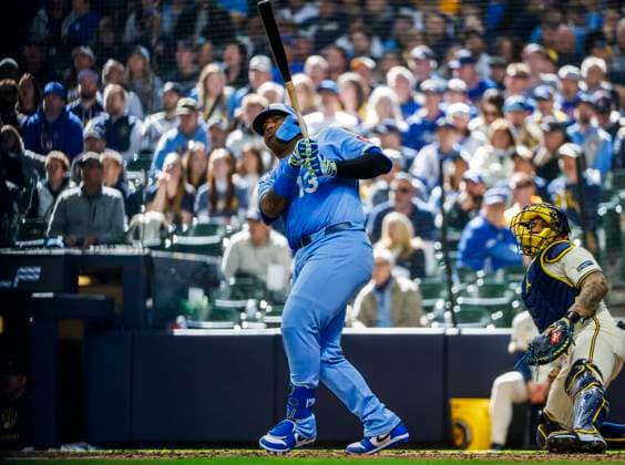 Kansas City Royals catcher Salvador Perez watches as he hits a solo home run in the seventh inning of the MLB, Baseball Herren, USA baseball game between the Kansas City Royals and the Milwaukee Brewers at American Family Field in Milwaukee, Wisconsin on Monday, March 31, 2025. The game is the Brewers 2025 season home opener.  MIL20250331825 TANNENxMAURY