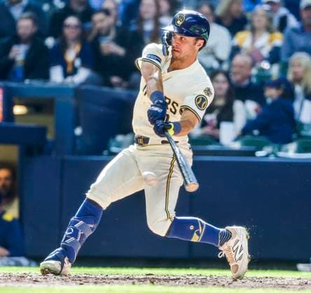 Milwaukee Brewers outfielder Sal Frelick hits a single in the eighth inning of the MLB, Baseball Herren, USA baseball game between the Kansas City Royals and the Milwaukee Brewers at American Family Field in Milwaukee, Wisconsin on Monday, March 31, 2025. The game is the Brewers 2025 season home opener.  MIL20250331832 TANNENxMAURY