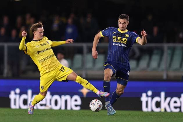 Jacob Ondrejka (Parma)Diego Coppola (Hellas Verona) during the Italian Serie A match between Hellas Verona 0-0 Parma at Marcantonio Bentegodi Stadium on March 31, 2025 in Verona Italy. Noxthirdxpartyxsales  (286349516)