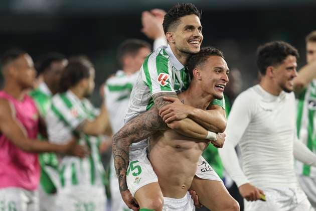 ESP: Real Betis - Sevilla FC. La Liga EA Sports. Date 29 Marc Bartra and Antony Dos Santos of Real Betis during the La Liga EA Sports, date 29 between Real Betis and Sevilla FC played at Benito Villamarin Stadium on March 29, 2024 in Sevilla, Spain. kpng Copyright: xPressinphotox AP_250330_BET_SEV_210