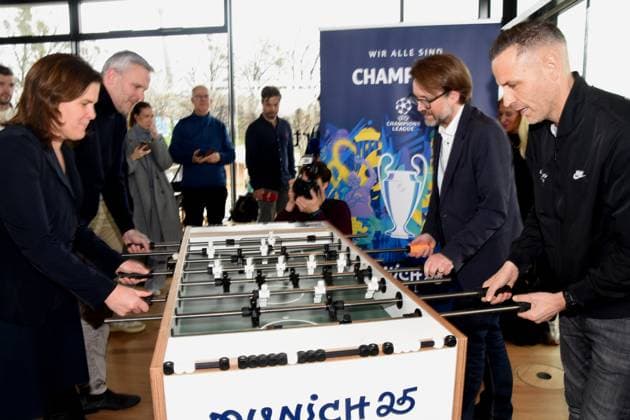 Verena Dietl Mayor Dietmar Hamann UEFA ambassador FC Bayern legend Florian Kraus Munich sports officer Chris Marks playing table soccer multiple table soccer world champion and Champions League winner Munich 01 04 2025 Coubertin in the Olympic Park, On 28 05 2025 the Champions Festival starts in the Olympic Park and the highlight of the supporting program around the final of the UEFA Champions League 2025 on 31 May in Munich