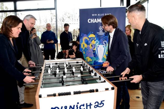 Verena Dietl Mayor Dietmar Hamann UEFA ambassador FC Bayern legend Florian Kraus Munich sports officer Chris Marks playing table soccer multiple table soccer world champion and Champions League winner Munich 01 04 2025 Coubertin in the Olympic Park, On 28 05 2025 the Champions Festival starts in the Olympic Park and the highlight of the supporting program around the final of the UEFA Champions League 2025 on 31 May in Munich