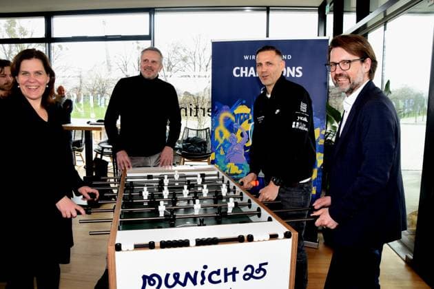 Verena Dietl Mayor Dietmar Hamann UEFA ambassador FC Bayern legend Chris Marks playing table soccer multiple table soccer world champion and Champions League winner Florian Kraus Sports officer Munich Munich 01 04 2025 Coubertin in the Olympic Park, On 28 05 2025 the Champions Festival will start in the Olympic Park and the highlight of the supporting program around the final of the UEFA Champions League 2025 on 31 May in Munich