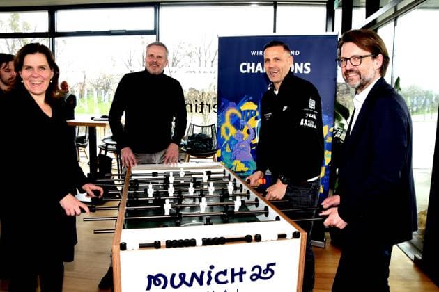 Verena Dietl Mayor Dietmar Hamann UEFA ambassador FC Bayern legend Chris Marks playing table soccer multiple table soccer world champion and Champions League winner Florian Kraus Sports officer Munich Munich 01 04 2025 Coubertin in the Olympic Park, On 28 05 2025 the Champions Festival will start in the Olympic Park and the highlight of the supporting program around the final of the UEFA Champions League 2025 on 31 May in Munich