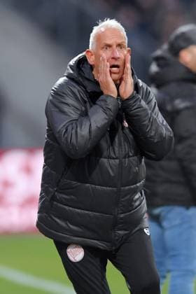 Christian Neidhart Coach Kickers Offenbach disappointed, frustrated, emotion , GER, KSV Hessen Kassel vs Kickers Offenbach, Football, Regionalliga Suedwest, Season 2024 2025, Matchday 27, 01 04 2025 GER, KSV Hessen Kassel vs Kickers Offenbach, Football, Regionalliga Suedwest, Season 2024 2025, Matchday 27, 01 04 2025 Kassel Copyright: xRolandxSippelx-xEibner-Pressefotx EP_RSL