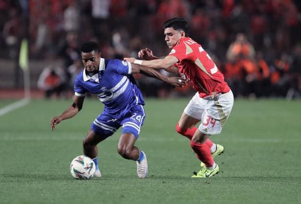 CAF Champions League - Quarter Final - First Leg - Al Ahly vs Al Hilal Omdurman Achraf Bencharki (R) of Al Ahly in action against Steven Ebuela of Al Hilal Omdurman during the CAF Champions League Quarter Final First Leg match between Al Ahly vs Al Hilal Omdurman, in Cairo, Egypt,April 01 2025. Cairo Egypt Copyright: xMatrixxImagesx xKhaledxElfiqix 