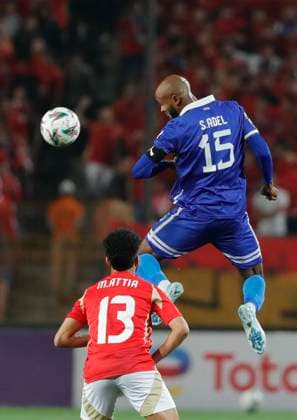(250402) -- CAIRO, April 2, 2025 -- Salaheldin Adil (R) of Al-Hilal competes during the Confederation of African Football (CAF) Champions League quarterfinals football match between Al Ahly of Egypt and Al-Hilal of Sudan in Cairo, Egypt, on April 1, 2025. ) (SP)EGYPT-CAIRO-FOOTBALL-CAF CHAMPIONS LEAGUE-QUARTERFINALS AhmedxGomaa 