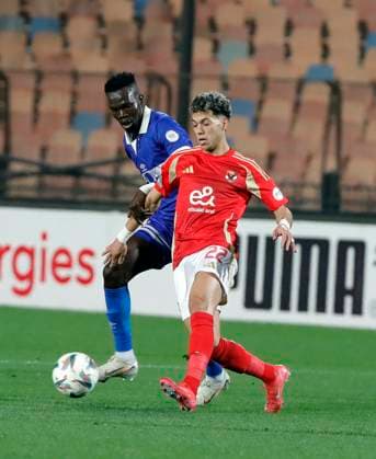 (250402) -- CAIRO, April 2, 2025 -- Emam Ashour(R) of Al Ahly competes during the Confederation of African Football (CAF) Champions League quarterfinals football match between Al Ahly of Egypt and Al-Hilal of Sudan in Cairo, Egypt, on April 1, 2025. ) (SP)EGYPT-CAIRO-FOOTBALL-CAF CHAMPIONS LEAGUE-QUARTERFINALS AhmedxGomaa 