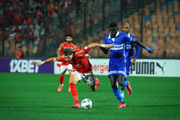 Al Ahly FC vs Al Hilal SC - TotalEnergies CAF Champions League - Quarter Final 1st Leg Emam Ashour trying to control the ball before Al Hilal defender in the match between Al Ahly FC vs Al Hilal SC in the 1st leg of the Quarter Final of Total Energies CAF Champions League on April 1, 2025 Cairo Cairo Egypt Copyright: xMohamedxTageldinx