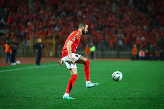 Al Ahly FC vs Al Hilal SC - TotalEnergies CAF Champions League - Quarter Final 1st Leg Omar Kamal controling the ball in the match between Al Ahly FC vs Al Hilal SC in the 1st leg of the Quarter Final of Total Energies CAF Champions League on April 1, 2025 Cairo Cairo Egypt Copyright: xMohamedxTageldinx