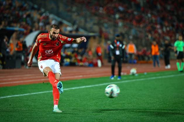 Al Ahly FC vs Al Hilal SC - TotalEnergies CAF Champions League - Quarter Final 1st Leg Omar Kamal crossing the ball trying to make an assist in the match between Al Ahly FC vs Al Hilal SC in the 1st leg of the Quarter Final of Total Energies CAF Champions League on April 1, 2025 Cairo Cairo Egypt Copyright: xMohamedxTageldinx