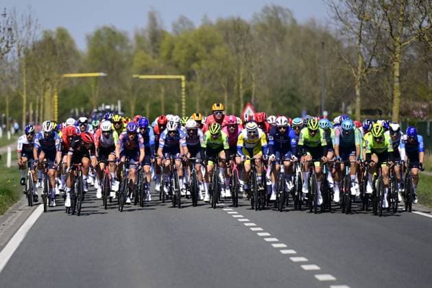 The pack of riders pictured in action during the men elite race of the Dwars Door Vlaanderen cycling event, 184,2km from Roeselare to Waregem, Wednesday 02 April 2025. DIRKxWAEM  x118251437x