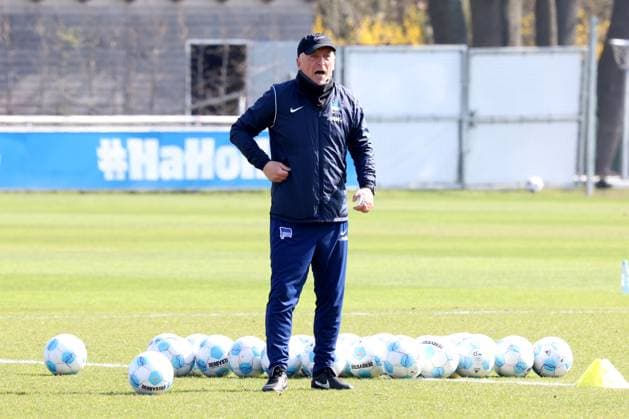 DEU, DFL, 2. FBL Hertha BSC, Training, 02.04.2025, Sportforum, Berlin, DEU, DFL, 2. FBL Hertha BSC, Training, im Bild Co-Trainer, Armin Reutershahn (Hertha BSC Berlin) DFL - regulations prohibit any use of Photographs as image sequences and or quasi-video Foto: Juergen Engler nordphoto GmbH nordphotoxGmbHx xEngler nph00076